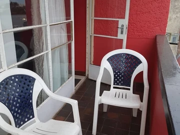 2 Bedroom Flat & Apartment