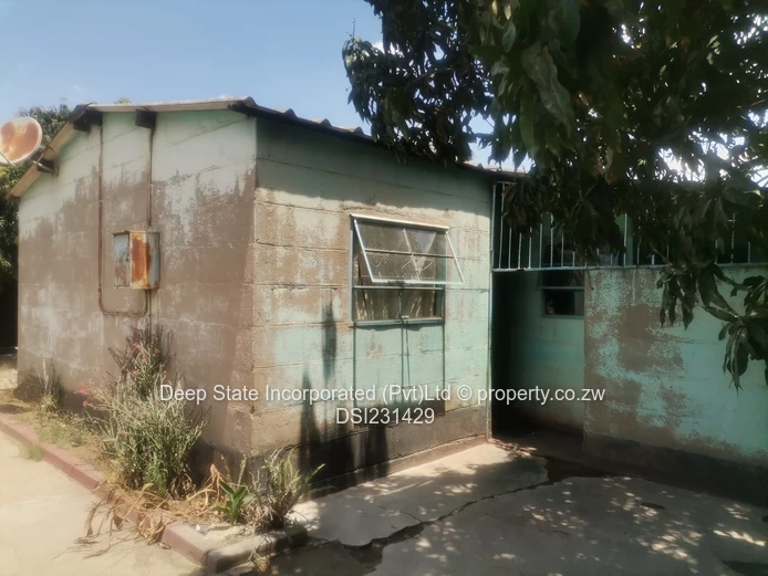 Chitungwiza st mar'ys hour to for sale (Sole Mandate)