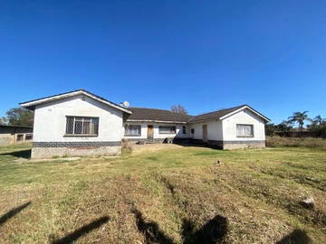 6 bedroom House For Sale in Bluffhill