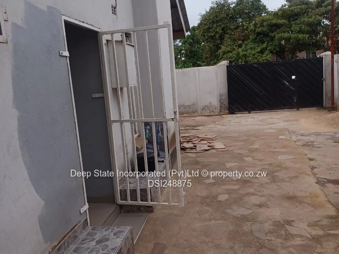 Mufakose House for sale 