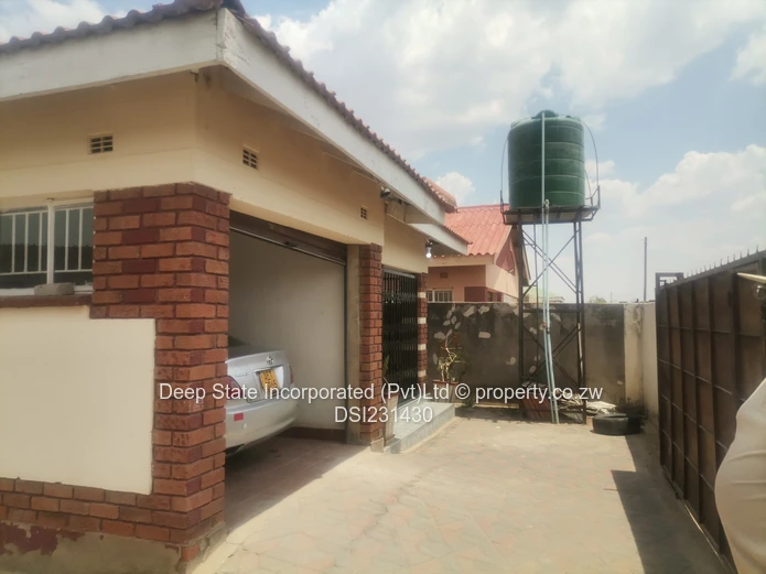 Chitungwiza zengeza 5 house for sale  (Sole Mandate)