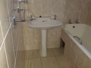 2 Bedroom Flat & Apartment